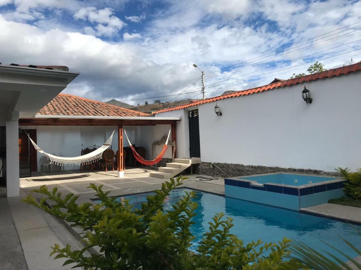 Hostel Las Palmas Vilcabamba Buitenkant foto